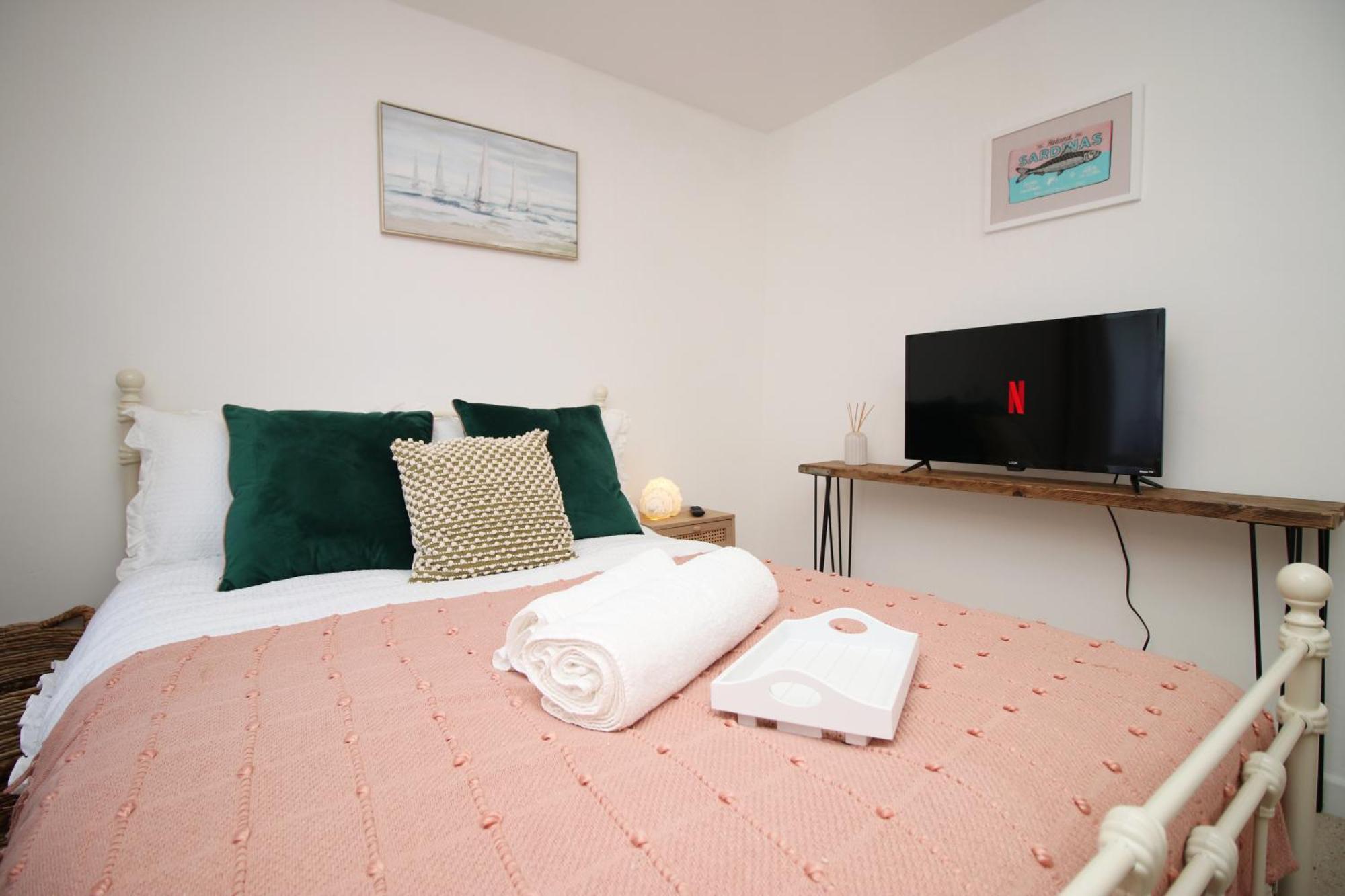 Little Gem In The Mumbles! Fishermans Cottage With Log Burner, Dog Friendly And Welcome Breakfast Hamper! מראה חיצוני תמונה