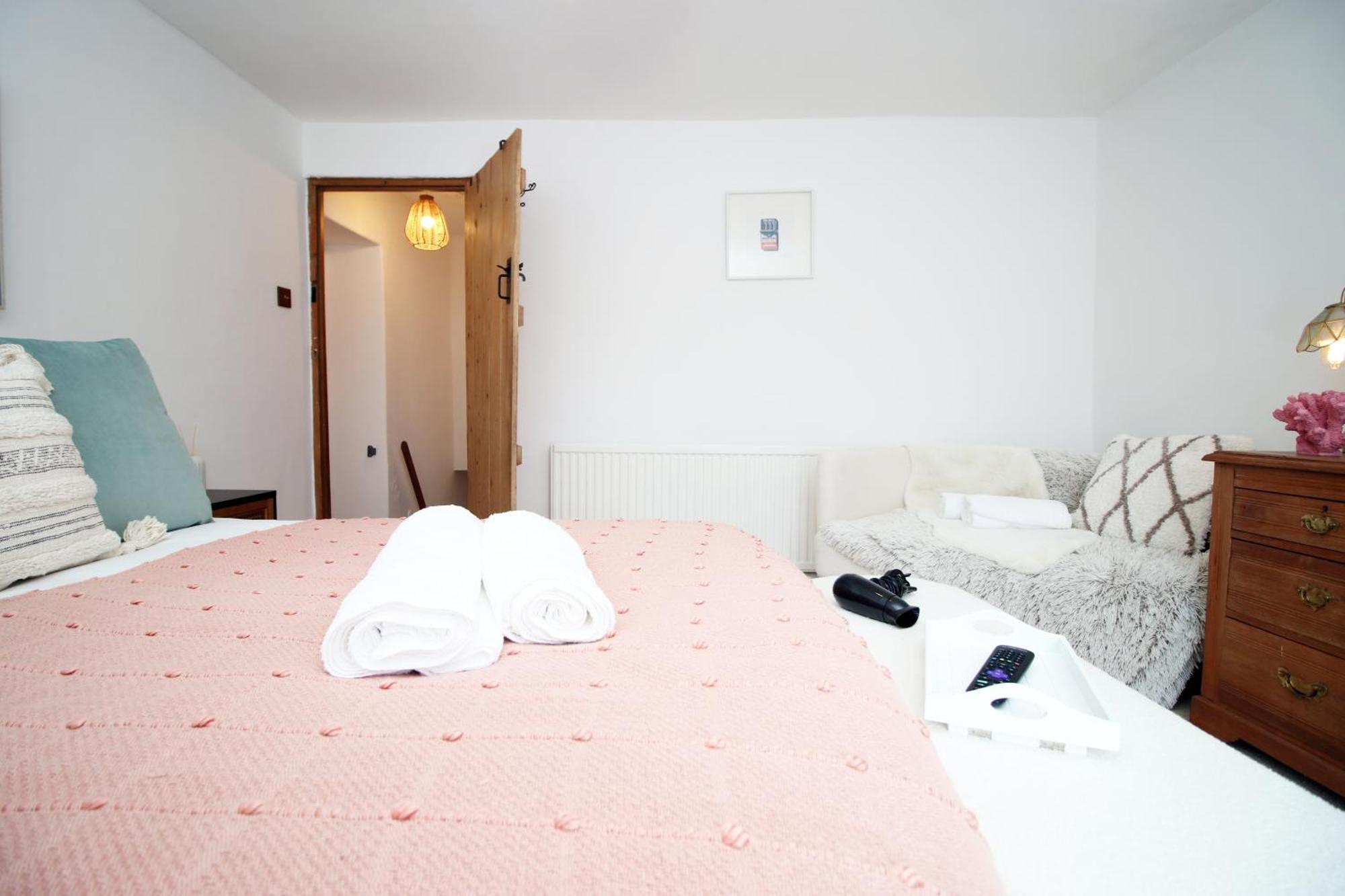Little Gem In The Mumbles! Fishermans Cottage With Log Burner, Dog Friendly And Welcome Breakfast Hamper! מראה חיצוני תמונה