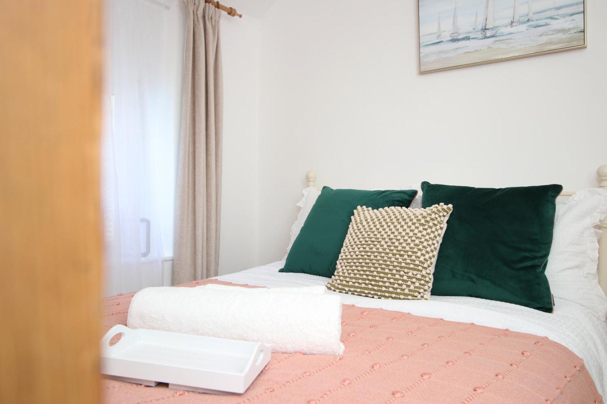 Little Gem In The Mumbles! Fishermans Cottage With Log Burner, Dog Friendly And Welcome Breakfast Hamper! מראה חיצוני תמונה